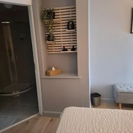 Apartment 3 At Busy Bee