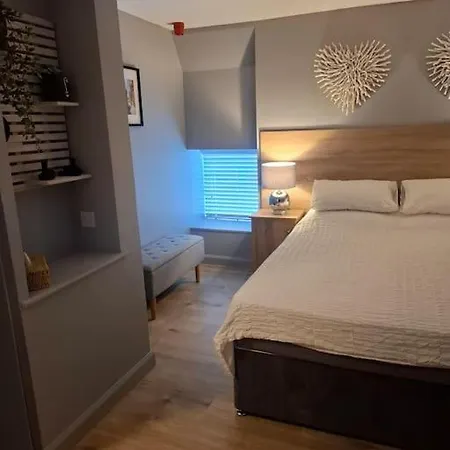 3 At Busy Bee شقة